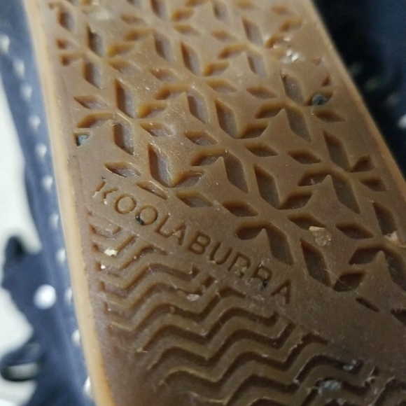 koolaburra by ugg wedge fringe boot Size 10. Boot is used and in good condition. - Picture 7 of 13